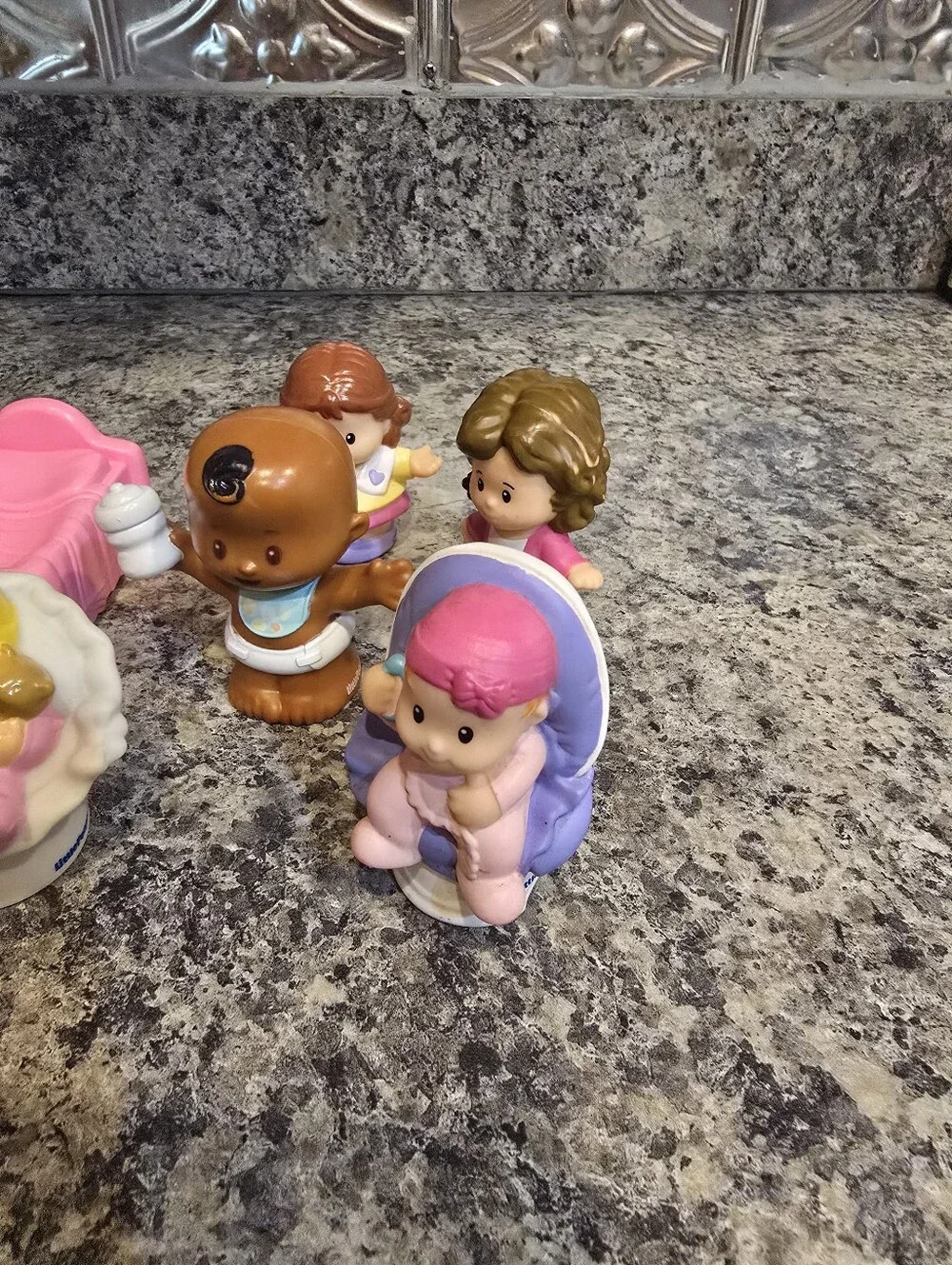 11 Fisher Price Little People Lot + Extra (Maggie/Babies/Moms/Mechanic)